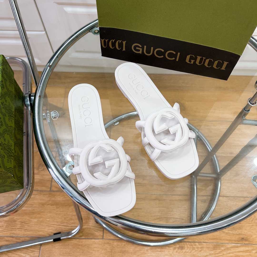 Gucci Women's Interlocking G Slide Sandal - PerfectKickZ