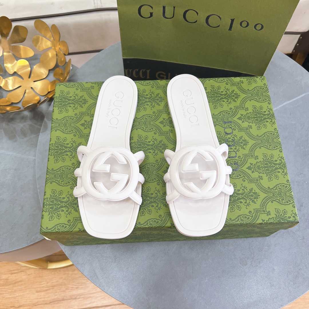 Gucci Women's Interlocking G Slide Sandal - PerfectKickZ