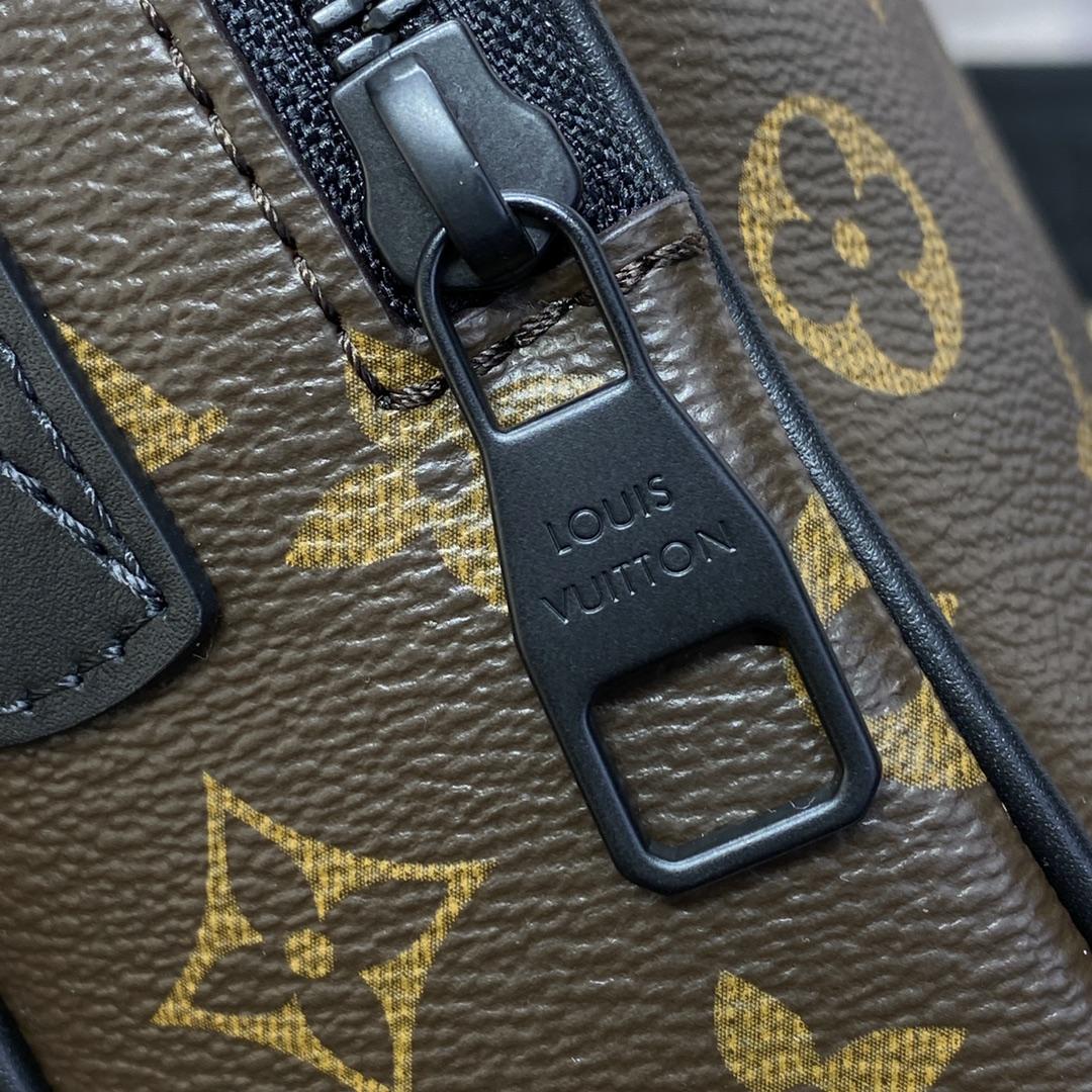 Louis Vuitton Quest Messenger  M46973 - PerfectKickZ