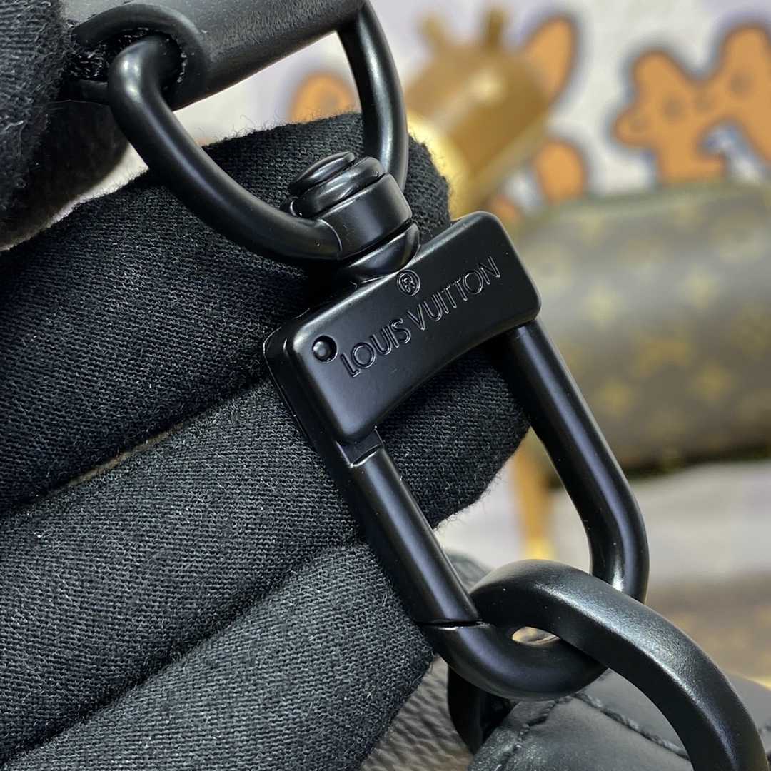 Louis Vuitton Quest Messenger  M46973 - PerfectKickZ