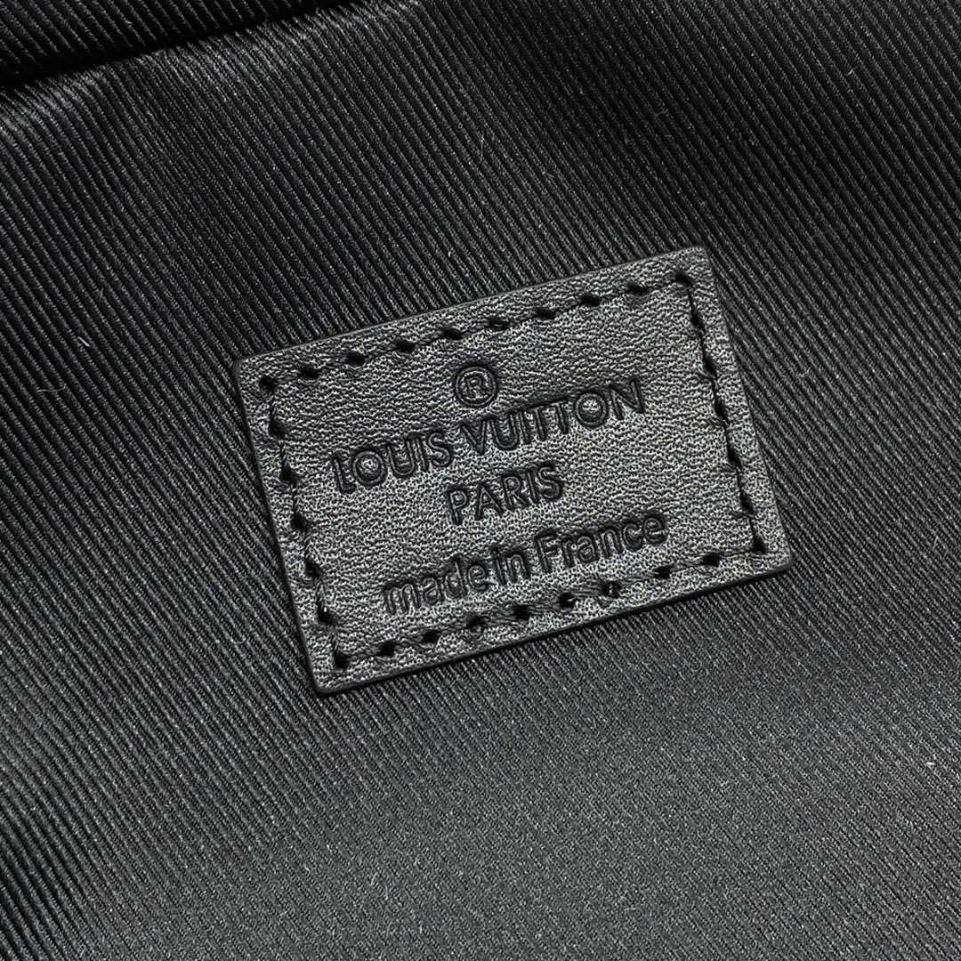 Louis Vuitton Quest Messenger  M46973 - PerfectKickZ