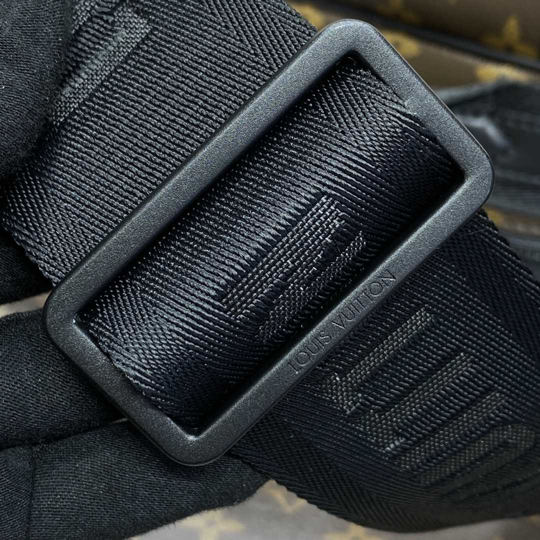 Louis Vuitton Quest Messenger  M46973 - PerfectKickZ