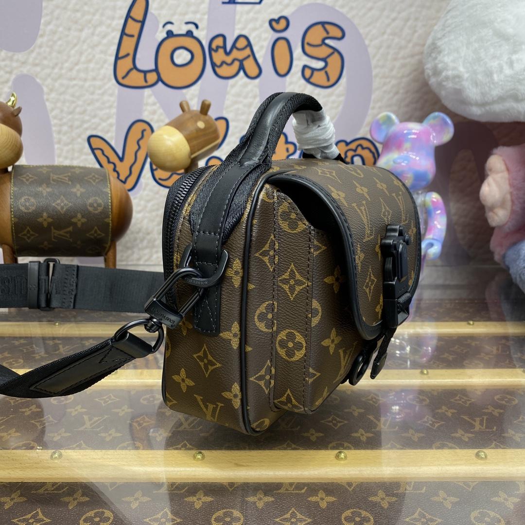 Louis Vuitton Quest Messenger  M46973 - PerfectKickZ
