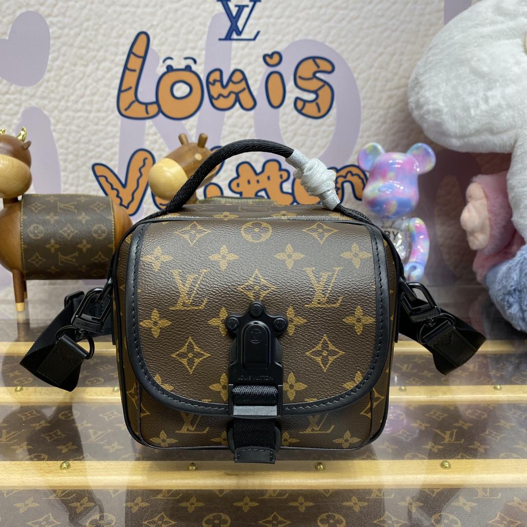 Louis Vuitton Quest Messenger  M46973 - PerfectKickZ