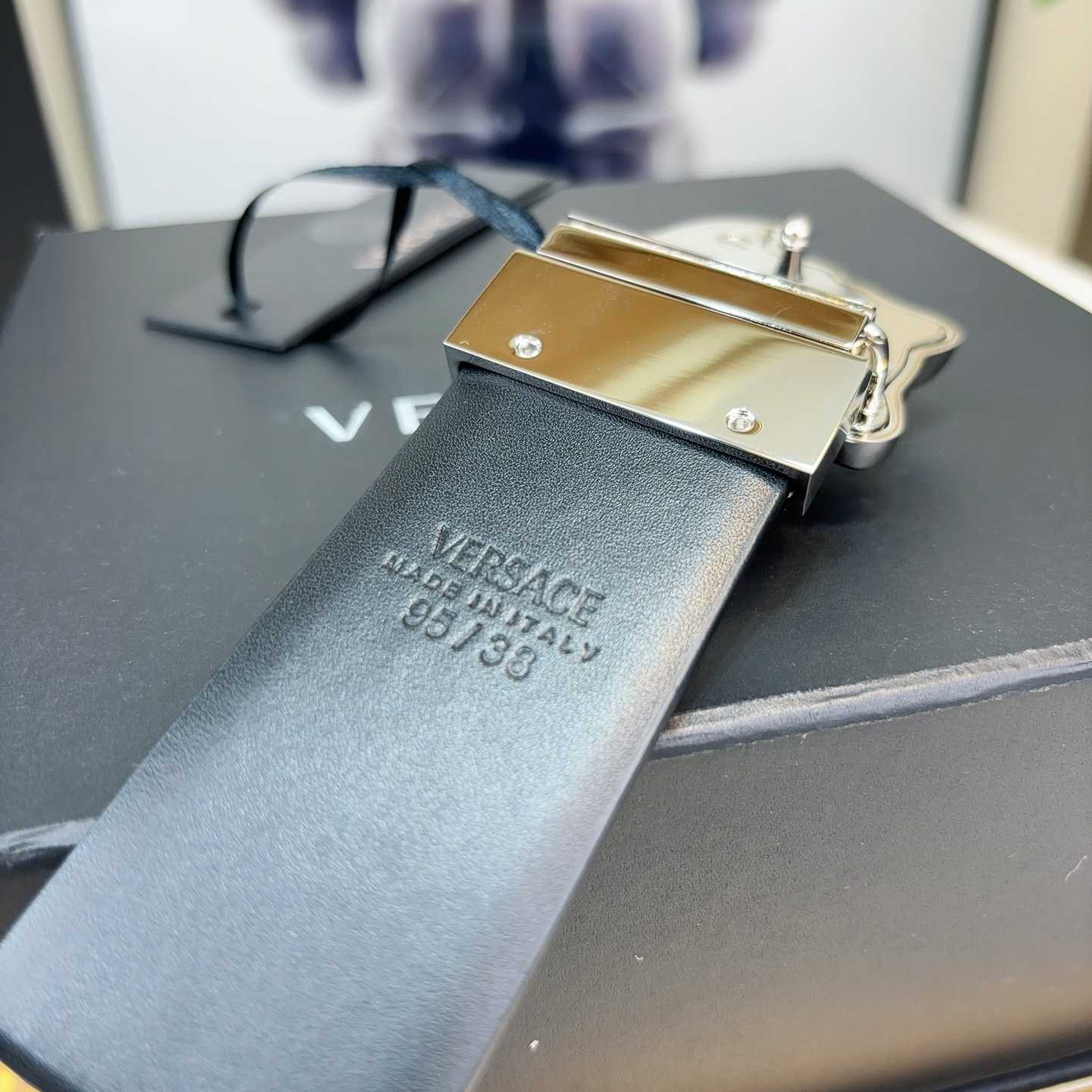 Versace Barocco Reversible Leather Belt    40mm - PerfectKickZ