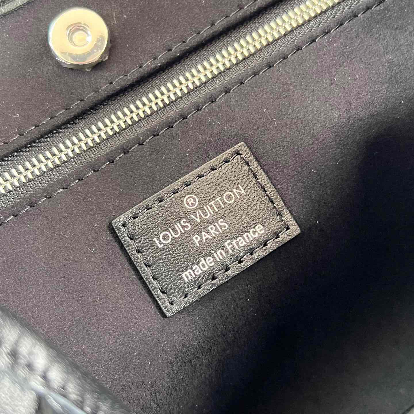 Louis Vuitton CarryAll Cargo PM   M24861 - PerfectKickZ