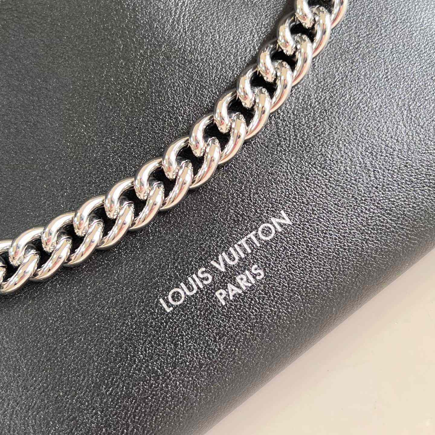 Louis Vuitton CarryAll Cargo PM   M24861 - PerfectKickZ