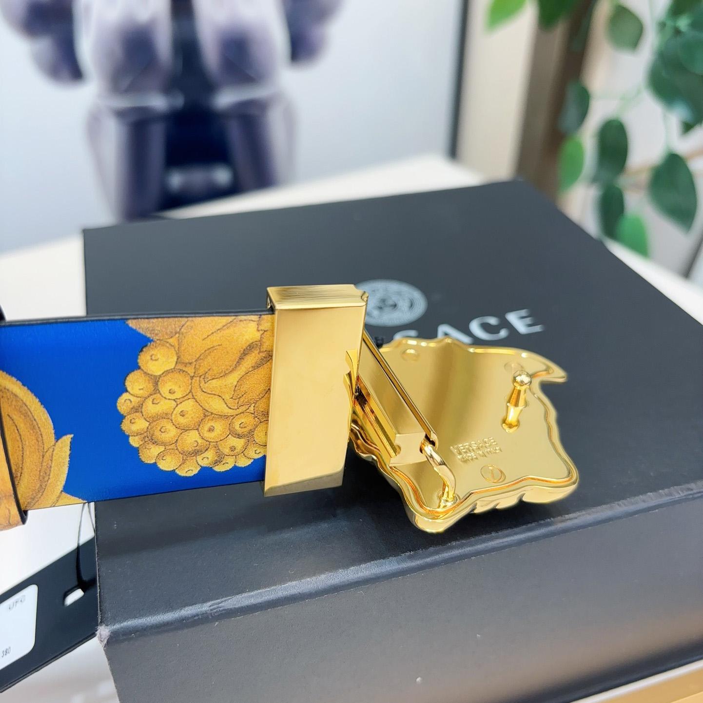 Versace Barocco Reversible Leather Belt    40mm - PerfectKickZ