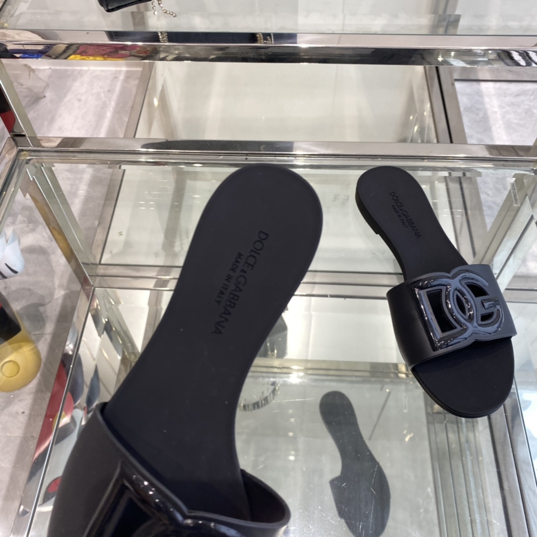 Dolce & Gabbana Rubber Beachwear Sliders - PerfectKickZ