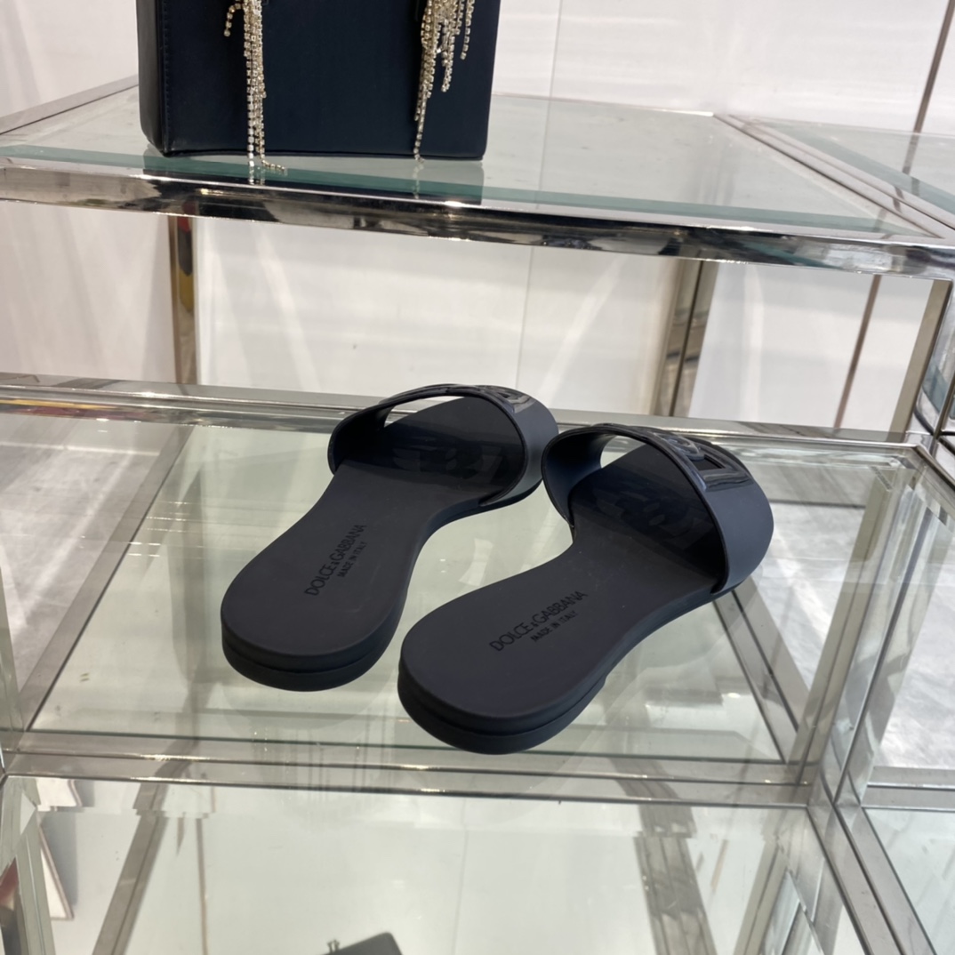 Dolce & Gabbana Rubber Beachwear Sliders - PerfectKickZ