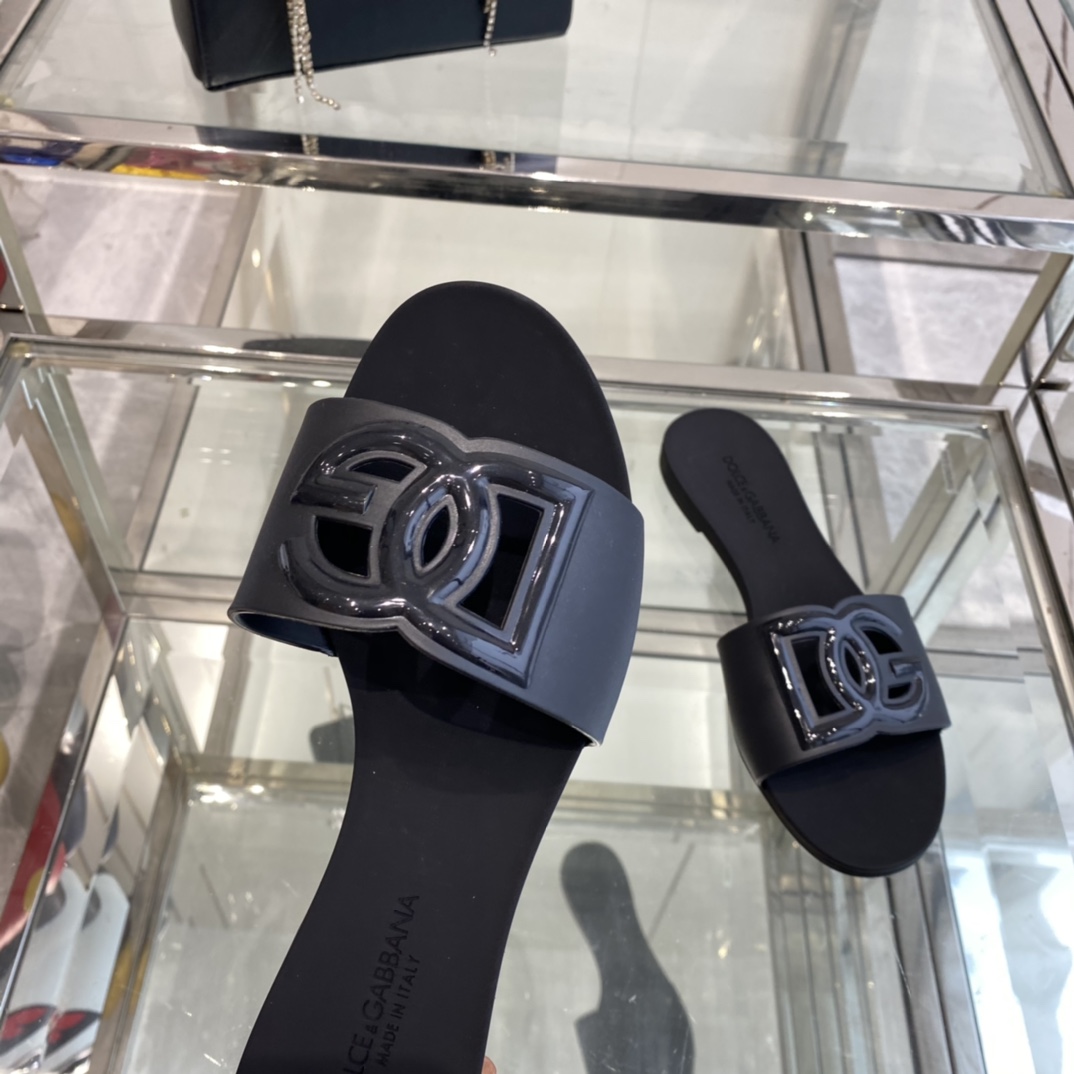 Dolce & Gabbana Rubber Beachwear Sliders - PerfectKickZ