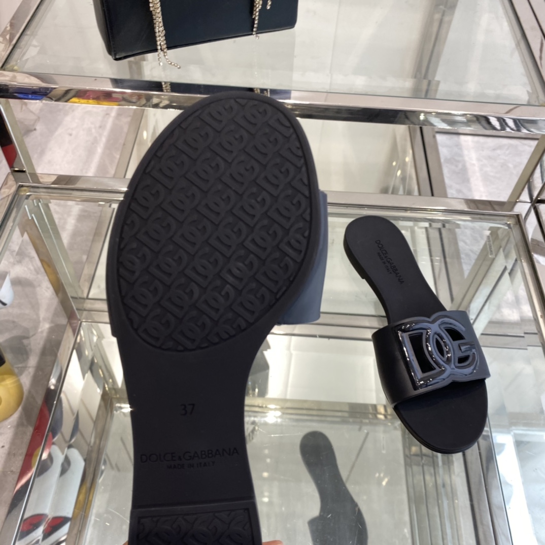 Dolce & Gabbana Rubber Beachwear Sliders - PerfectKickZ