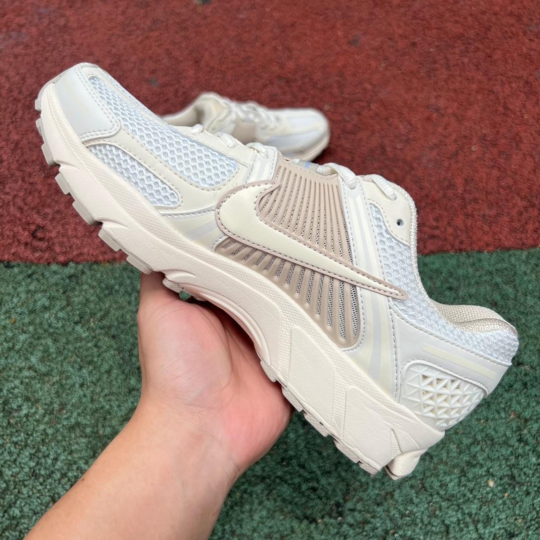 Nike Zoom Vomero 5 Sneakers   FQ6868-181 - PerfectKickZ