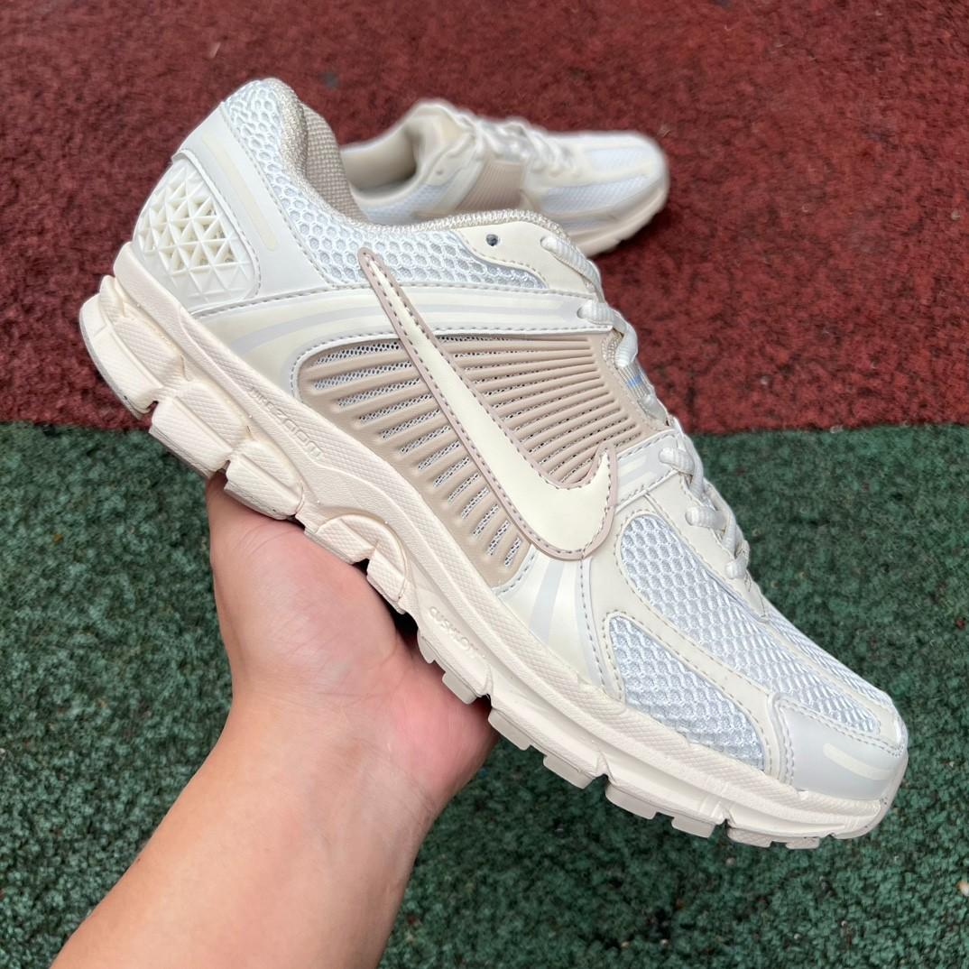 Nike Zoom Vomero 5 Sneakers   FQ6868-181 - PerfectKickZ