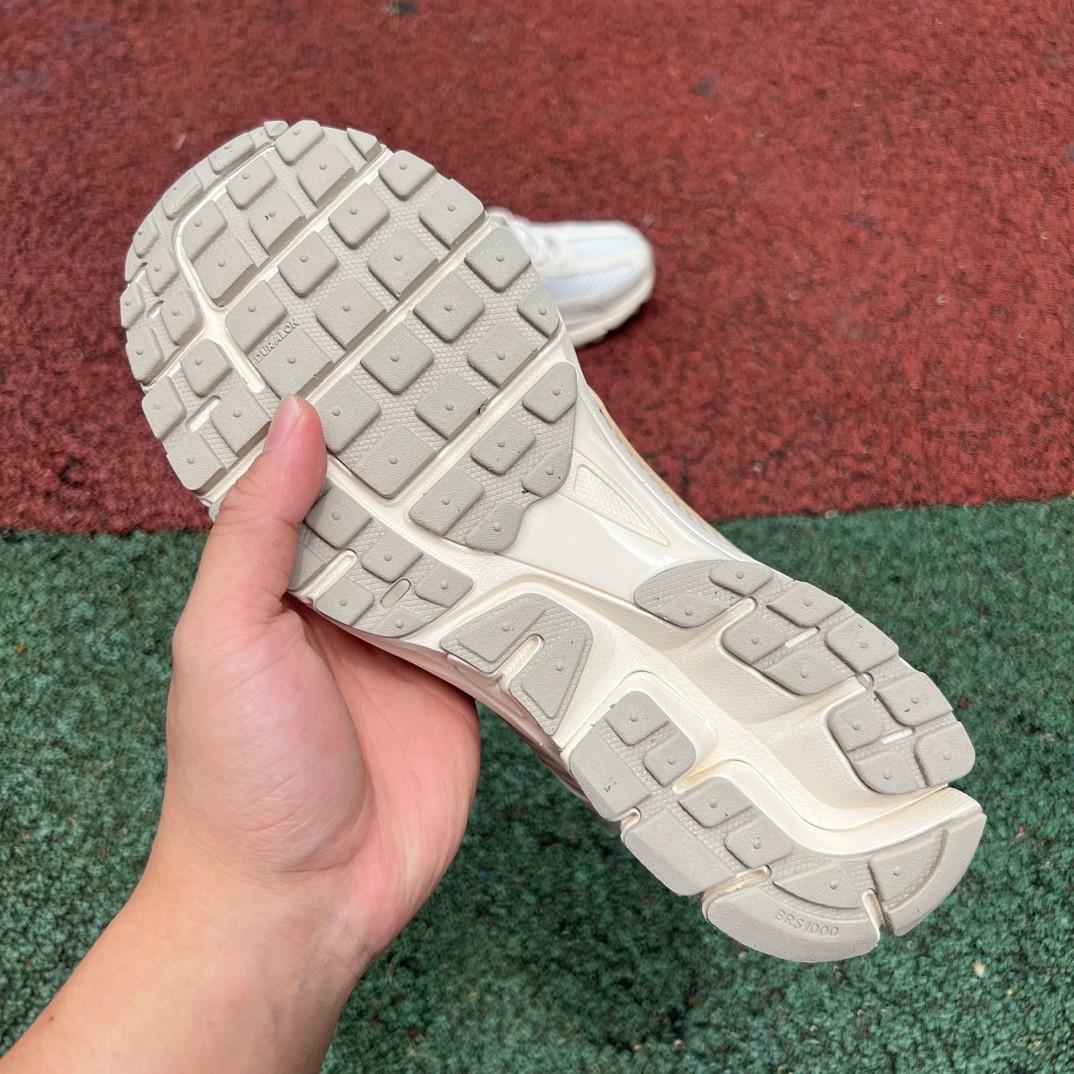 Nike Zoom Vomero 5 Sneakers   FQ6868-181 - PerfectKickZ