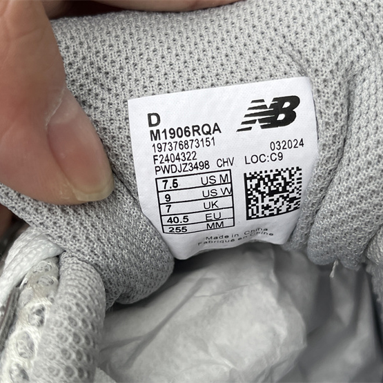 New Balance 1906R Sneakers      M1906RQA  - PerfectKickZ