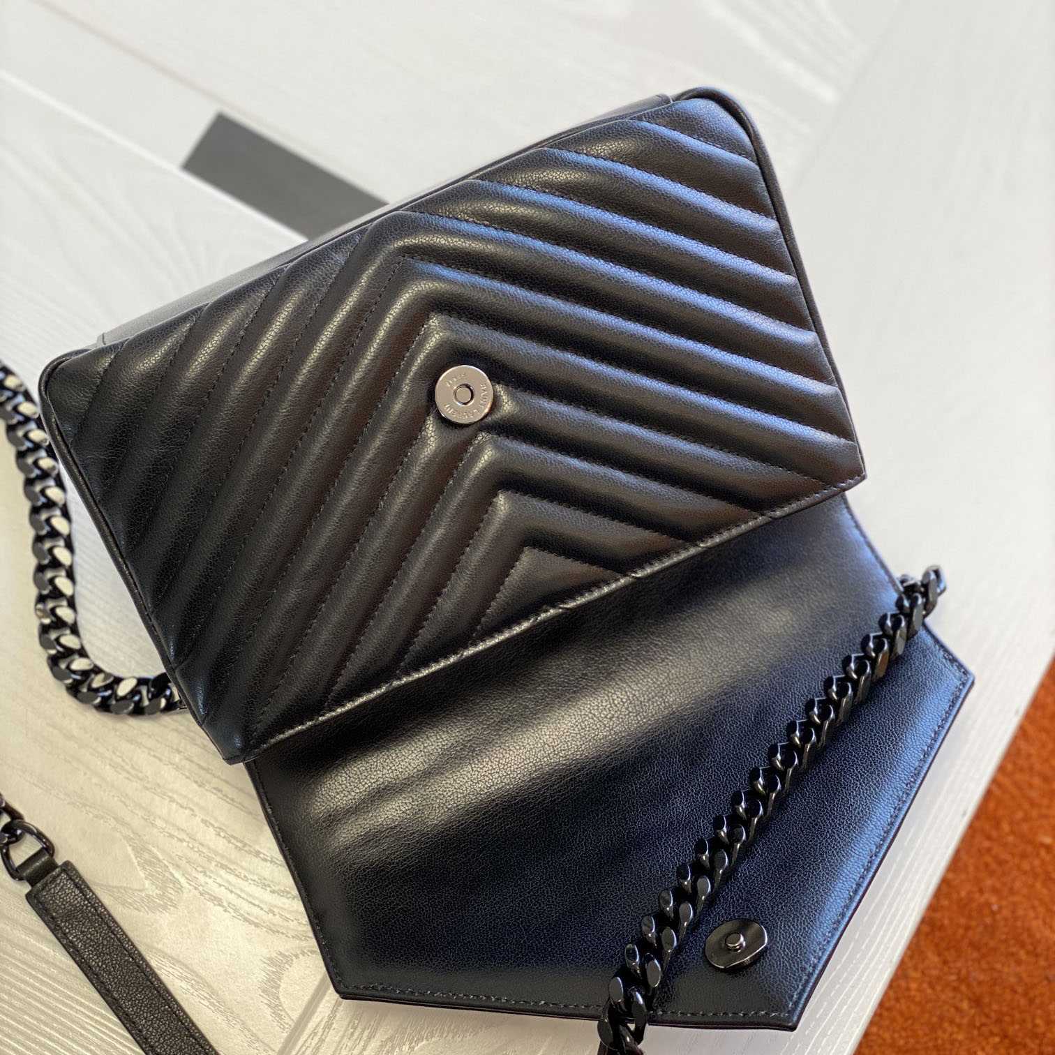 Saint Laurent Leather Shoulder Bag Black  (24x17x6.5cm) - PerfectKickZ