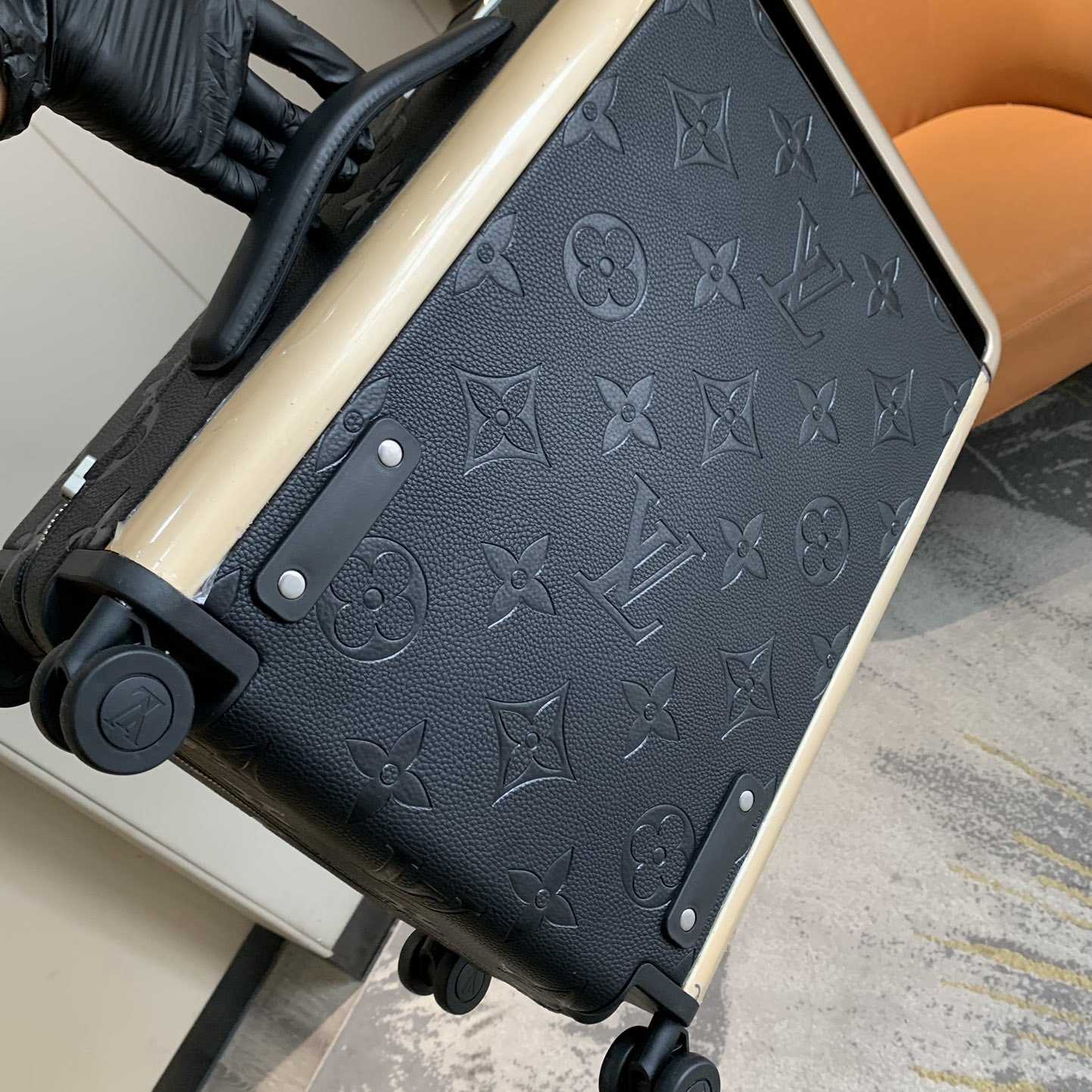 Louis Vuitton Horizon （38 x 55x 21 cm ） - PerfectKickZ