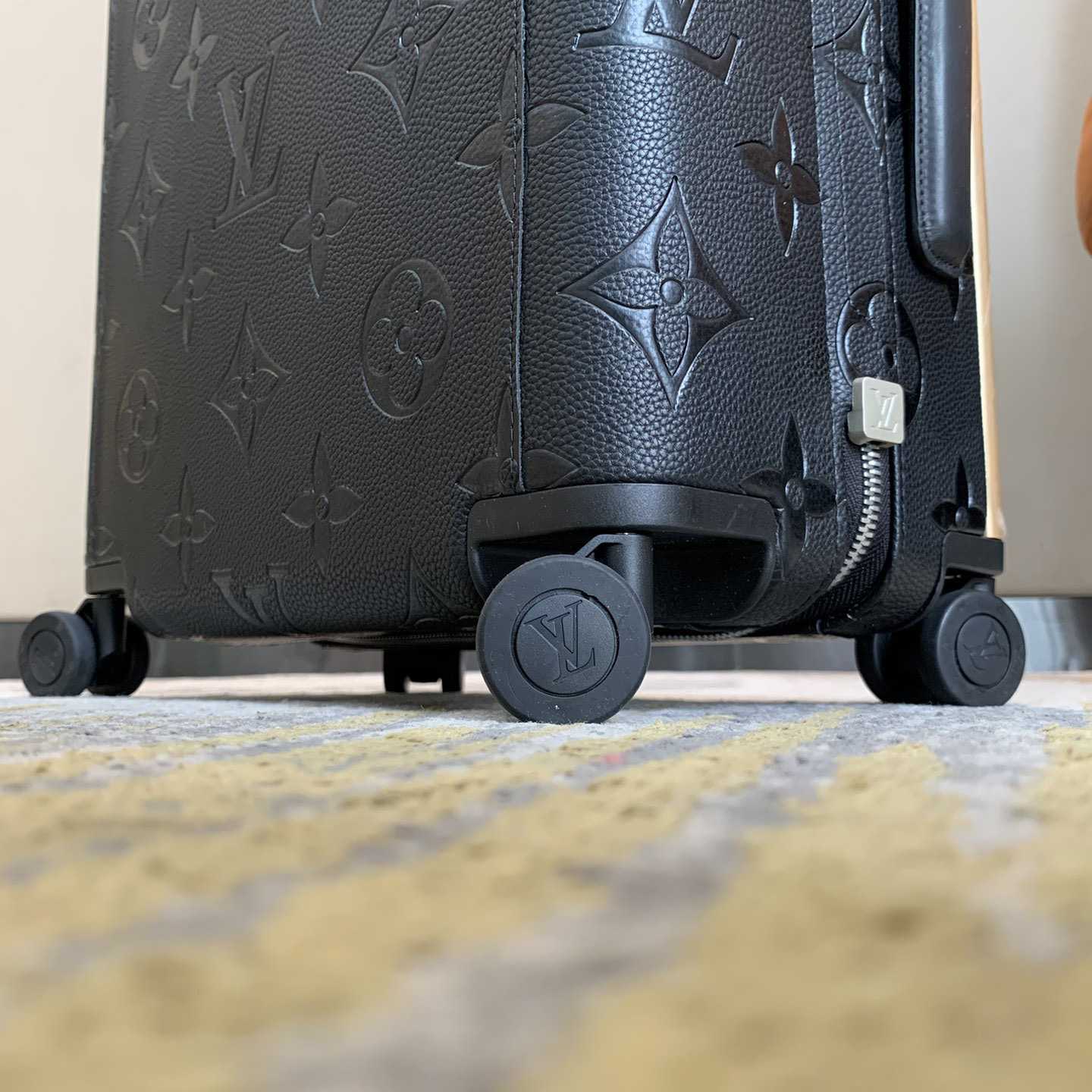Louis Vuitton Horizon （38 x 55x 21 cm ） - PerfectKickZ
