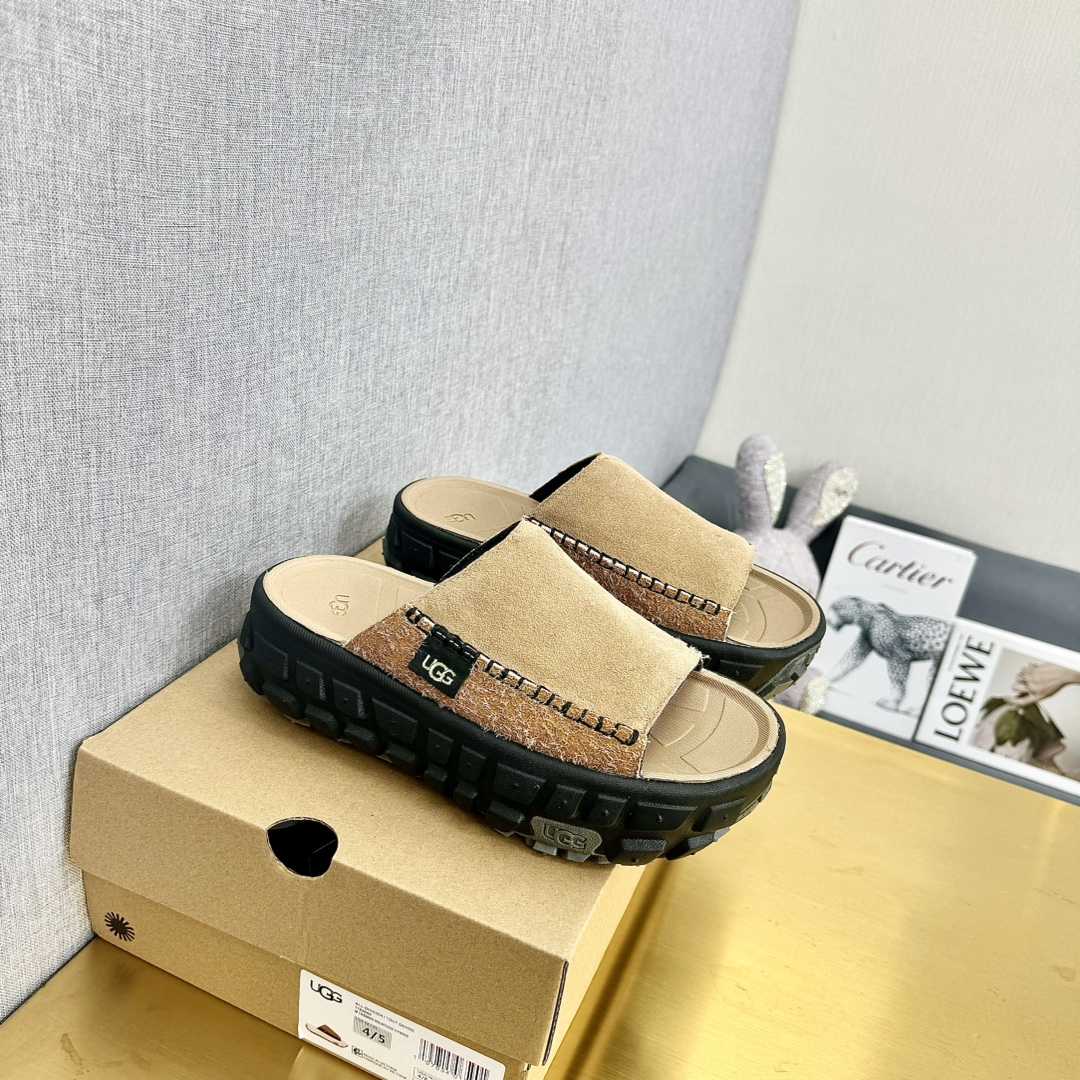 Ugg All Gender Venture Daze Slide - PerfectKickZ
