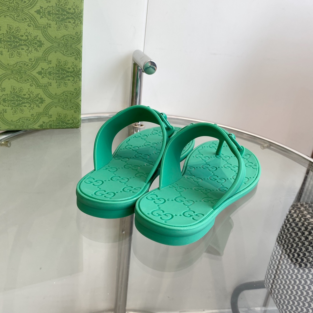 Gucci Women's Thong Sandal With Horsebit  - PerfectKickZ