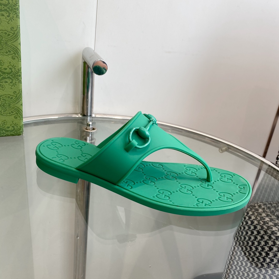 Gucci Women's Thong Sandal With Horsebit  - PerfectKickZ