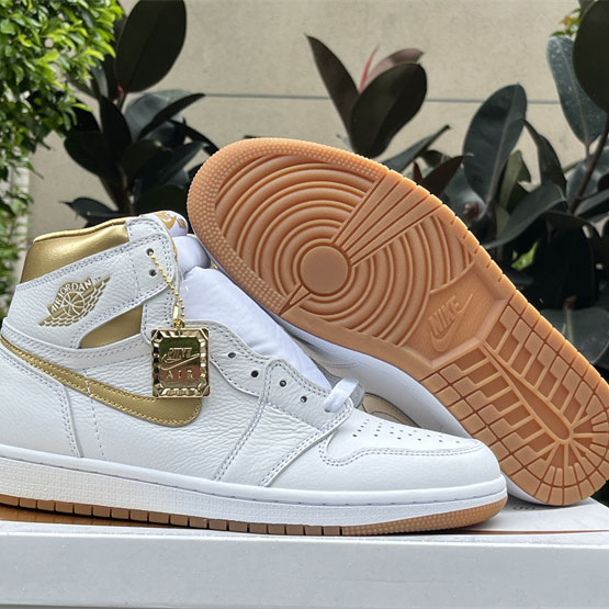Air Jordan 1 High OG WMNS “Latte Sneaker    FD2596-021  - PerfectKickZ