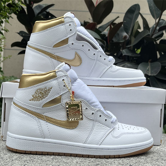 Air Jordan 1 High OG WMNS “Latte Sneaker    FD2596-021  - PerfectKickZ