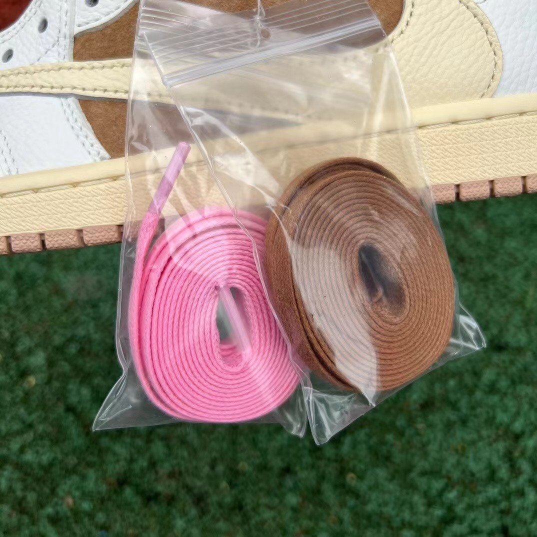 Travis Scott x Air Jordan 1 Low  Sneaker    DM7886-106 - 