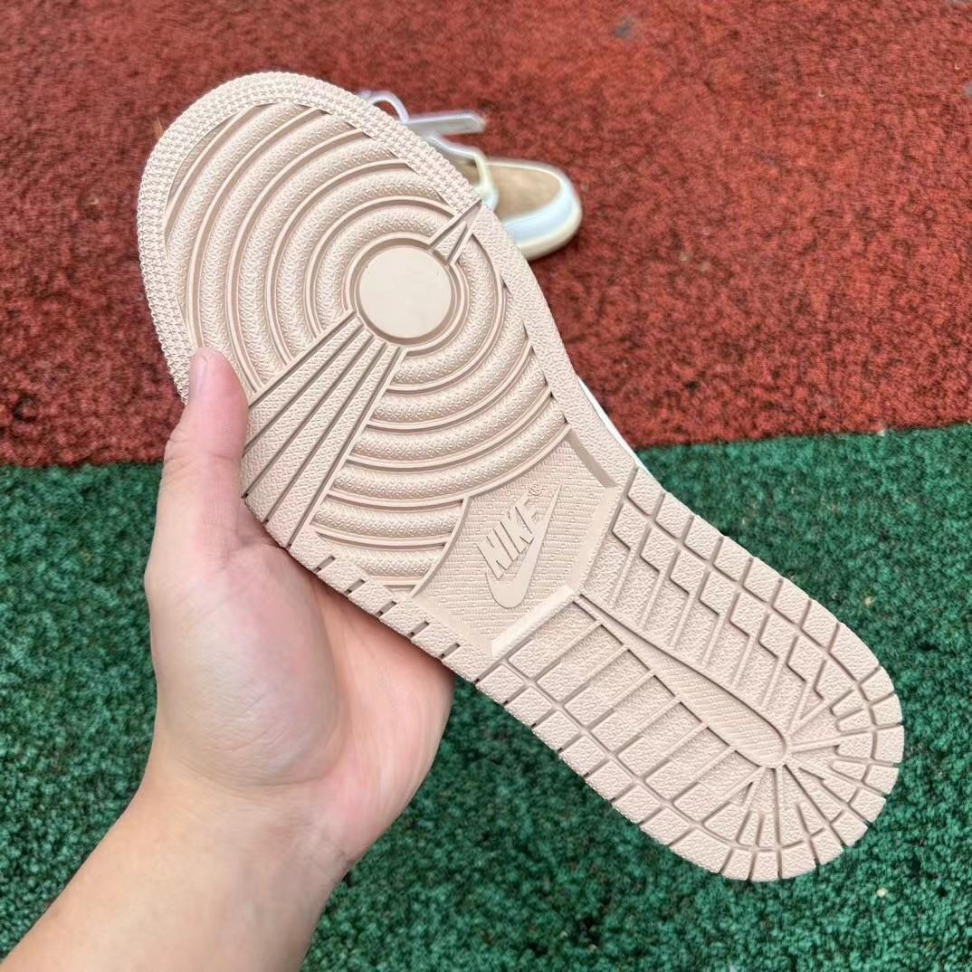 Travis Scott x Air Jordan 1 Low  Sneaker    DM7886-106 - 