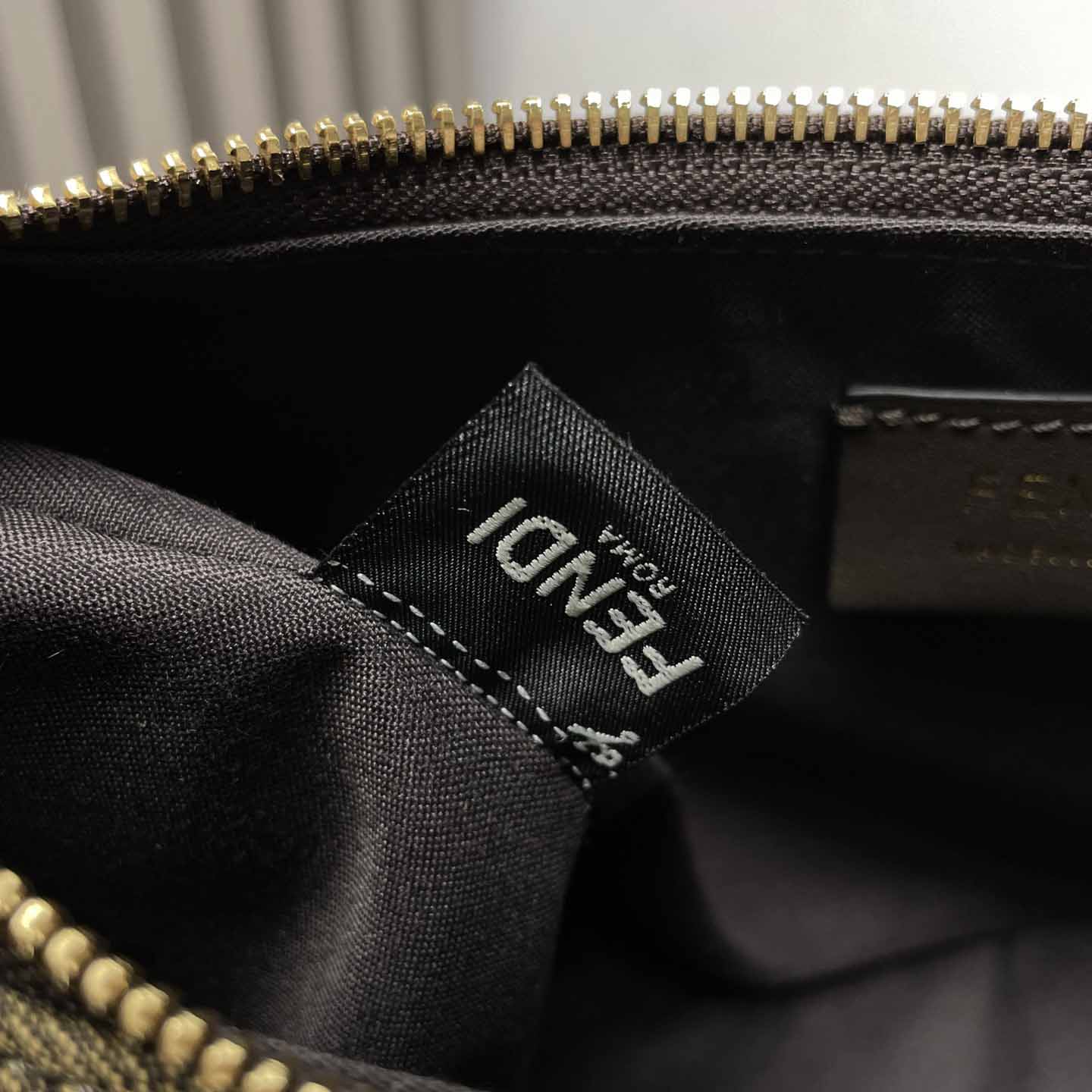 Fendi Fendigraphy Hobo Bag （29-24.5-10cm） - PerfectKickZ