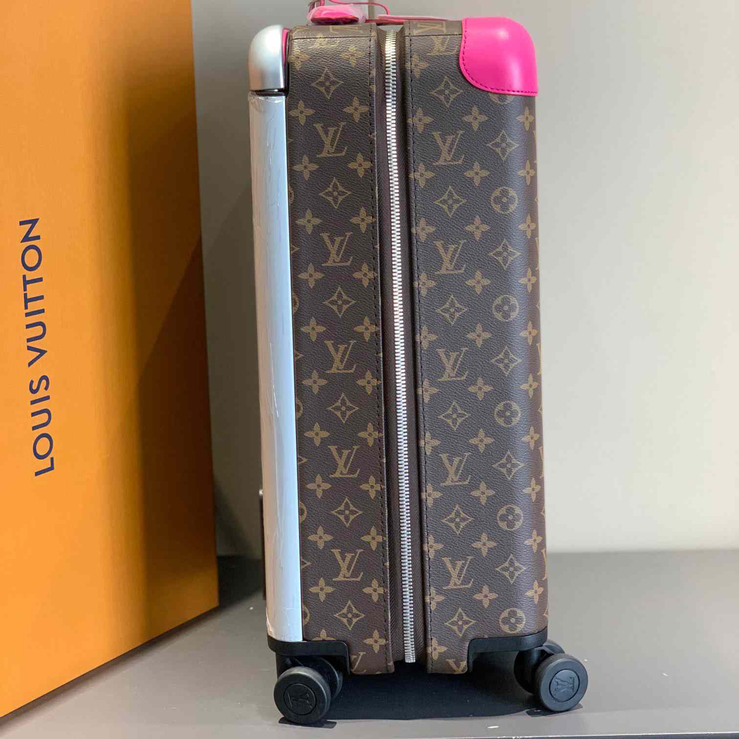 Louis Vuitton Horizon （38 x 55x 21 cm ） - PerfectKickZ