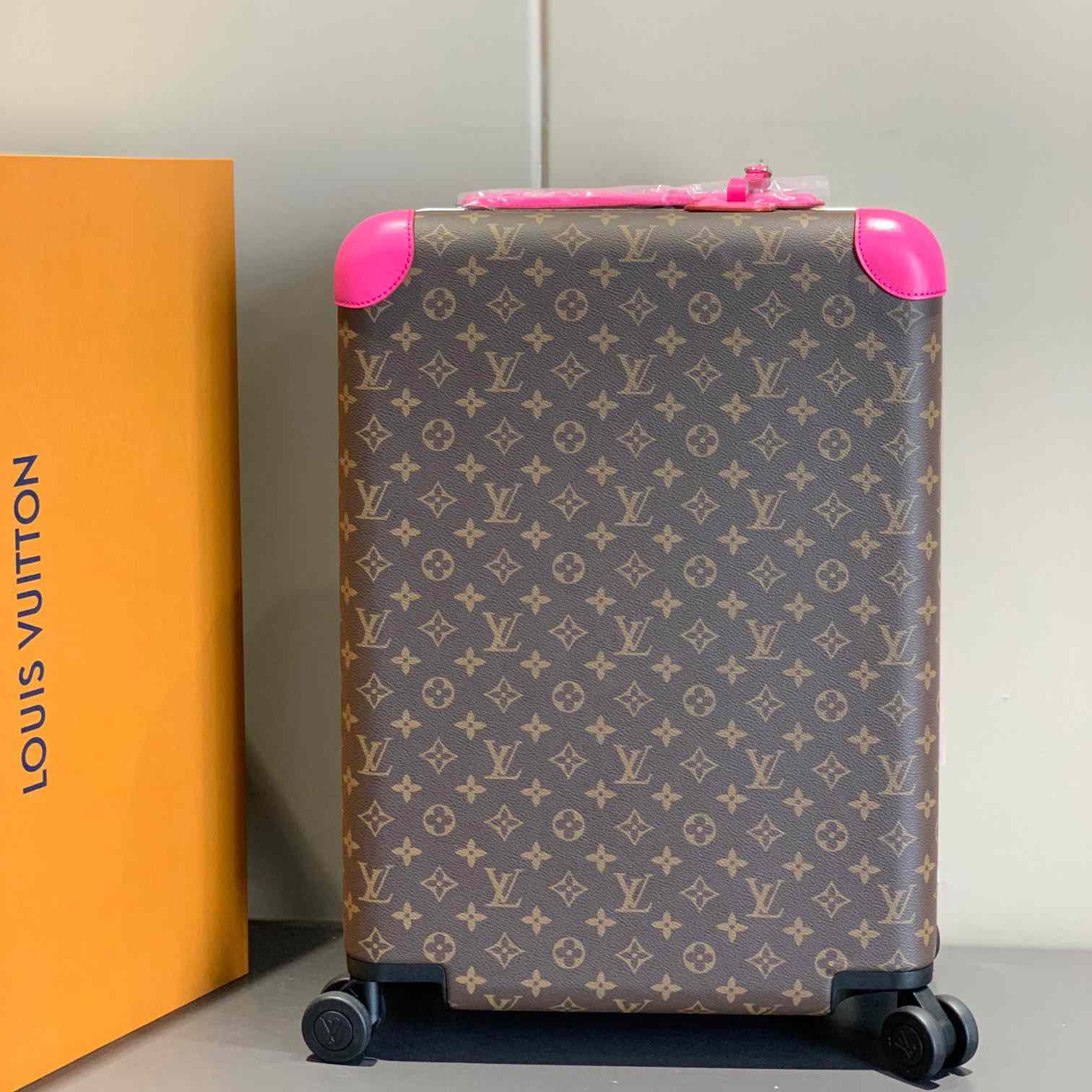 Louis Vuitton Horizon （38 x 55x 21 cm ） - PerfectKickZ