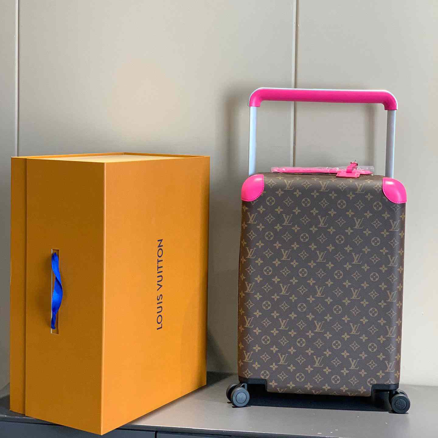 Louis Vuitton Horizon （38 x 55x 21 cm ） - PerfectKickZ