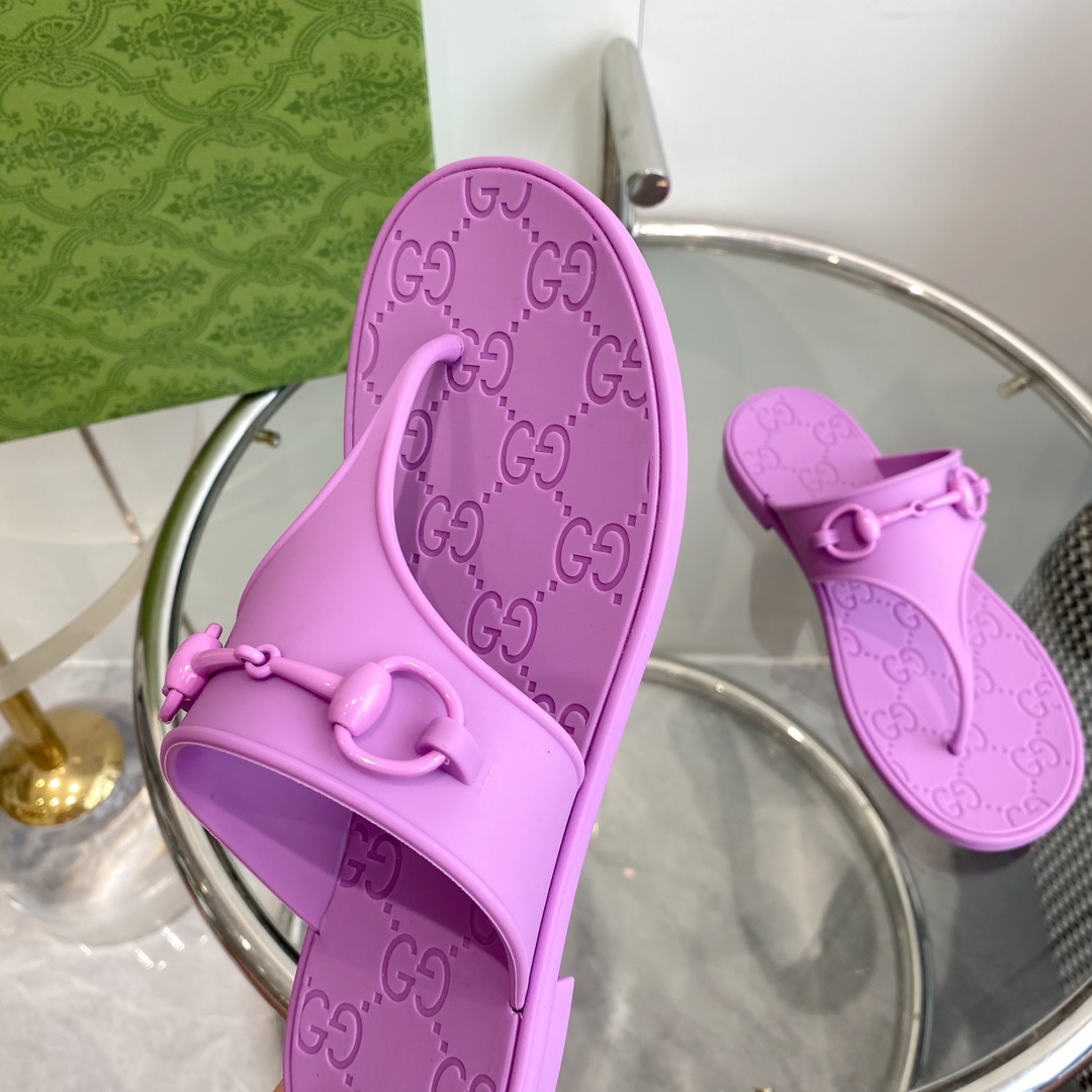 Gucci Women's Thong Sandal With Horsebit  - PerfectKickZ
