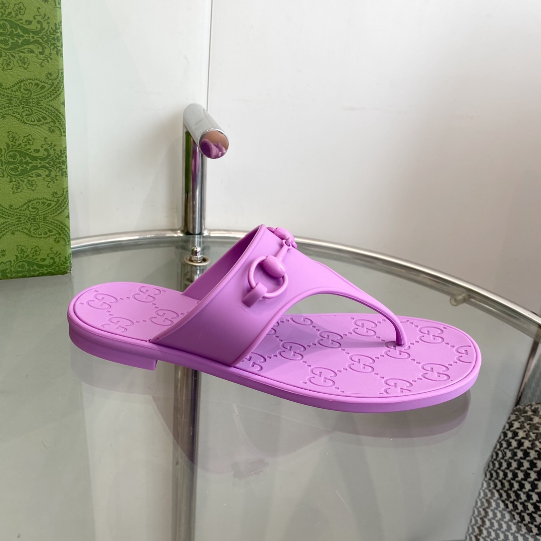 Gucci Women's Thong Sandal With Horsebit  - PerfectKickZ