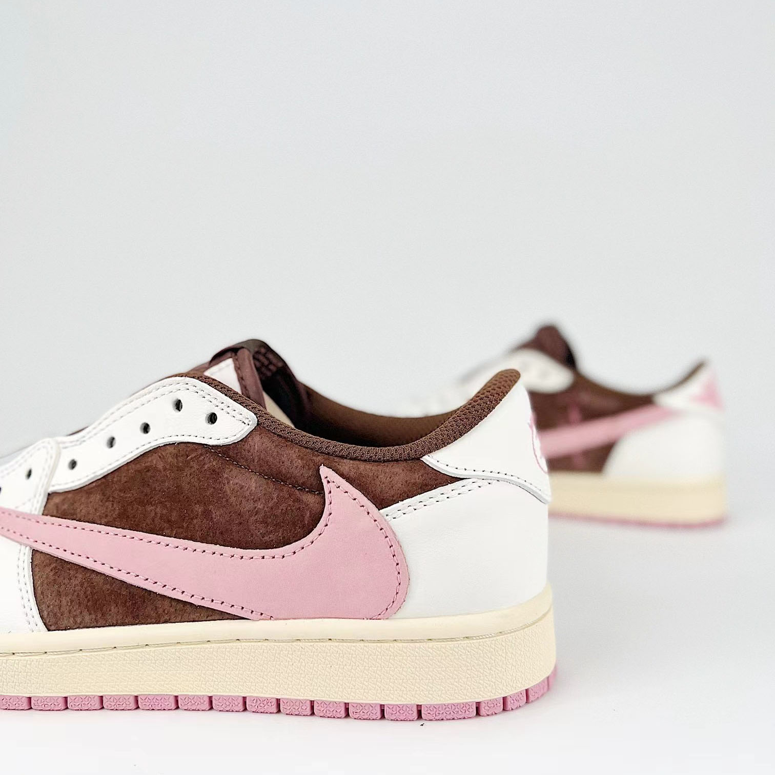 Travis Scott x Air Jordan 1 Low  Sneaker   DZ4137-206 - PerfectKickZ