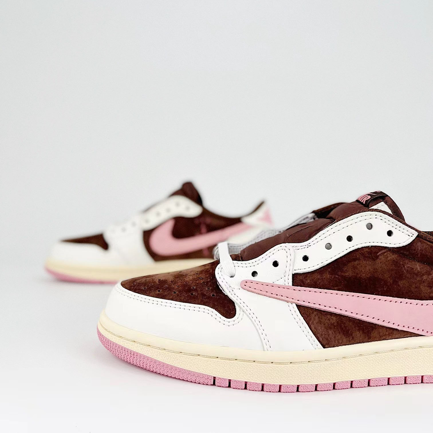 Travis Scott x Air Jordan 1 Low  Sneaker   DZ4137-206 - PerfectKickZ
