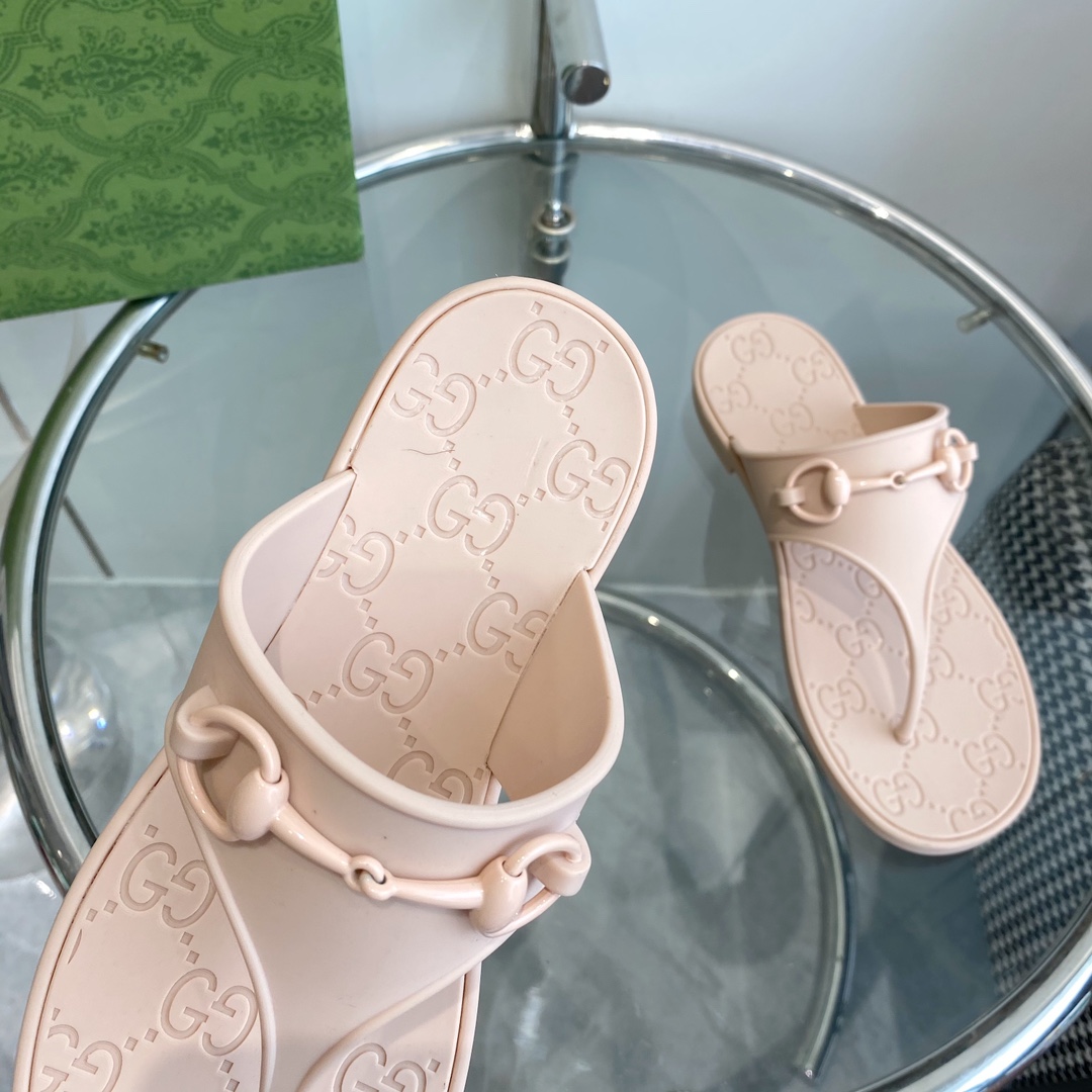 Gucci Women's Thong Sandal With Horsebit  - PerfectKickZ