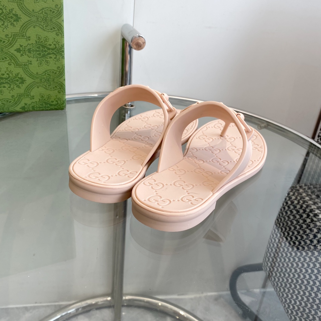 Gucci Women's Thong Sandal With Horsebit  - PerfectKickZ