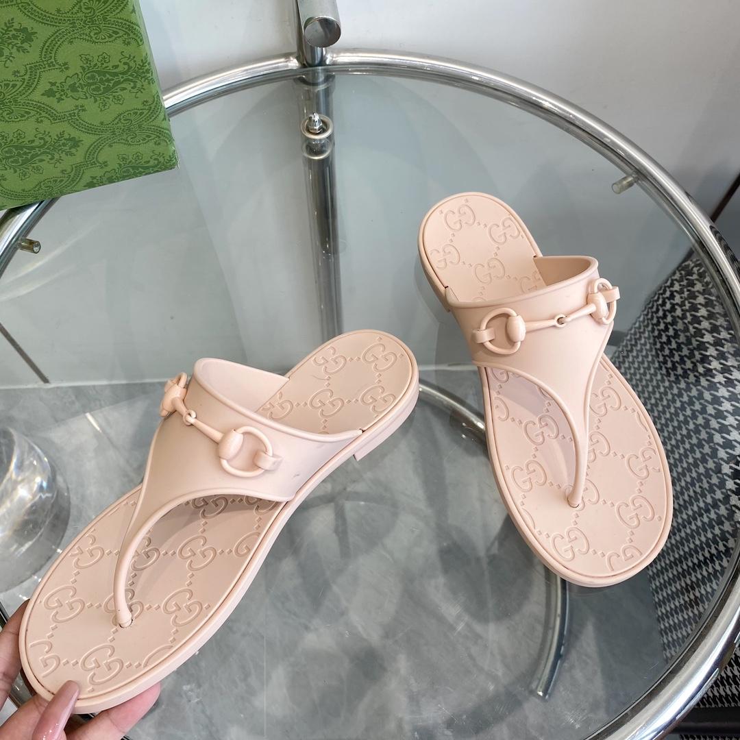 Gucci Women's Thong Sandal With Horsebit  - PerfectKickZ