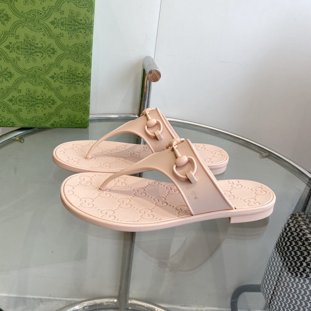 Gucci Women's Thong Sandal With Horsebit  - PerfectKickZ