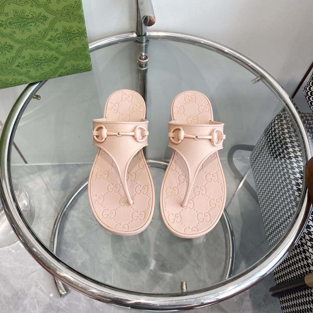Gucci Women's Thong Sandal With Horsebit  - PerfectKickZ