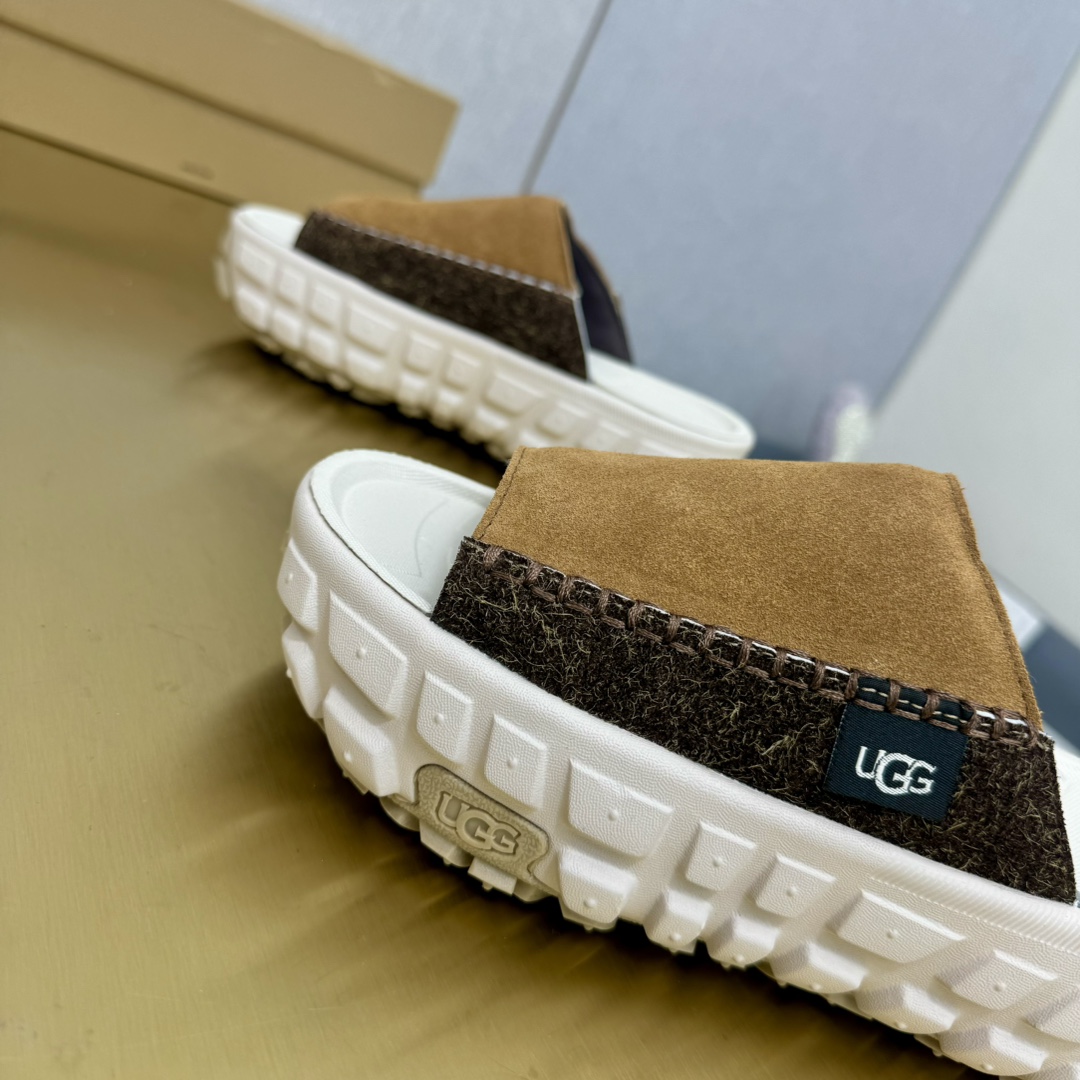 Ugg All Gender Venture Daze Slide - PerfectKickZ