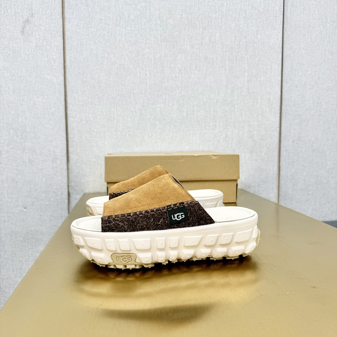 Ugg All Gender Venture Daze Slide - PerfectKickZ