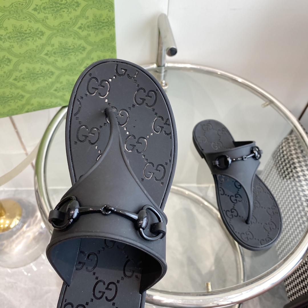 Gucci Women's Thong Sandal With Horsebit  - PerfectKickZ