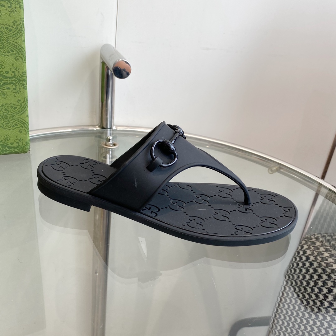 Gucci Women's Thong Sandal With Horsebit  - PerfectKickZ