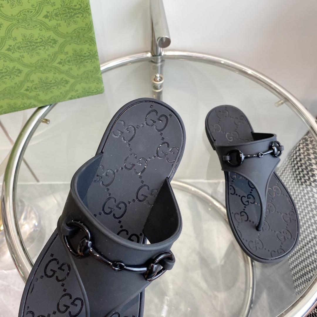Gucci Women's Thong Sandal With Horsebit  - PerfectKickZ