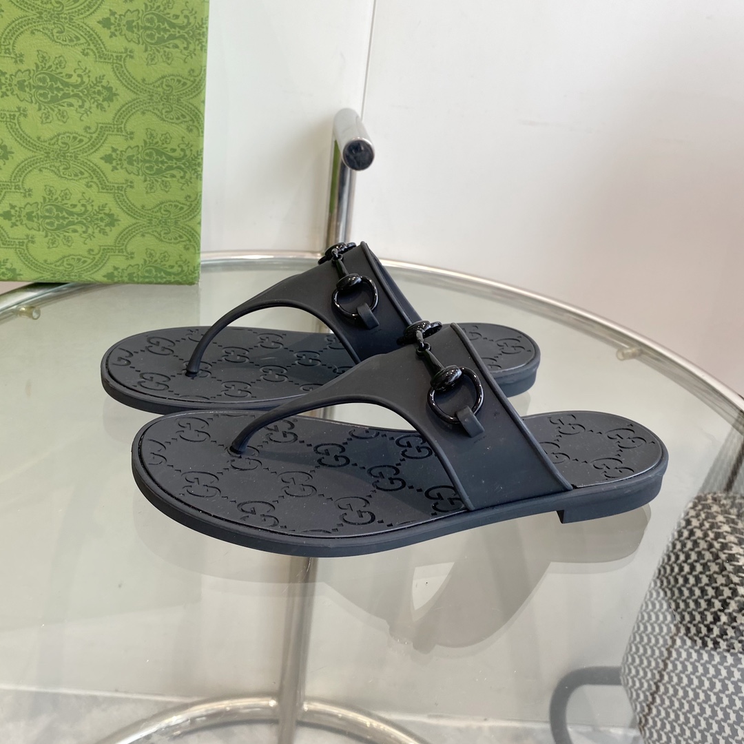 Gucci Women's Thong Sandal With Horsebit  - PerfectKickZ