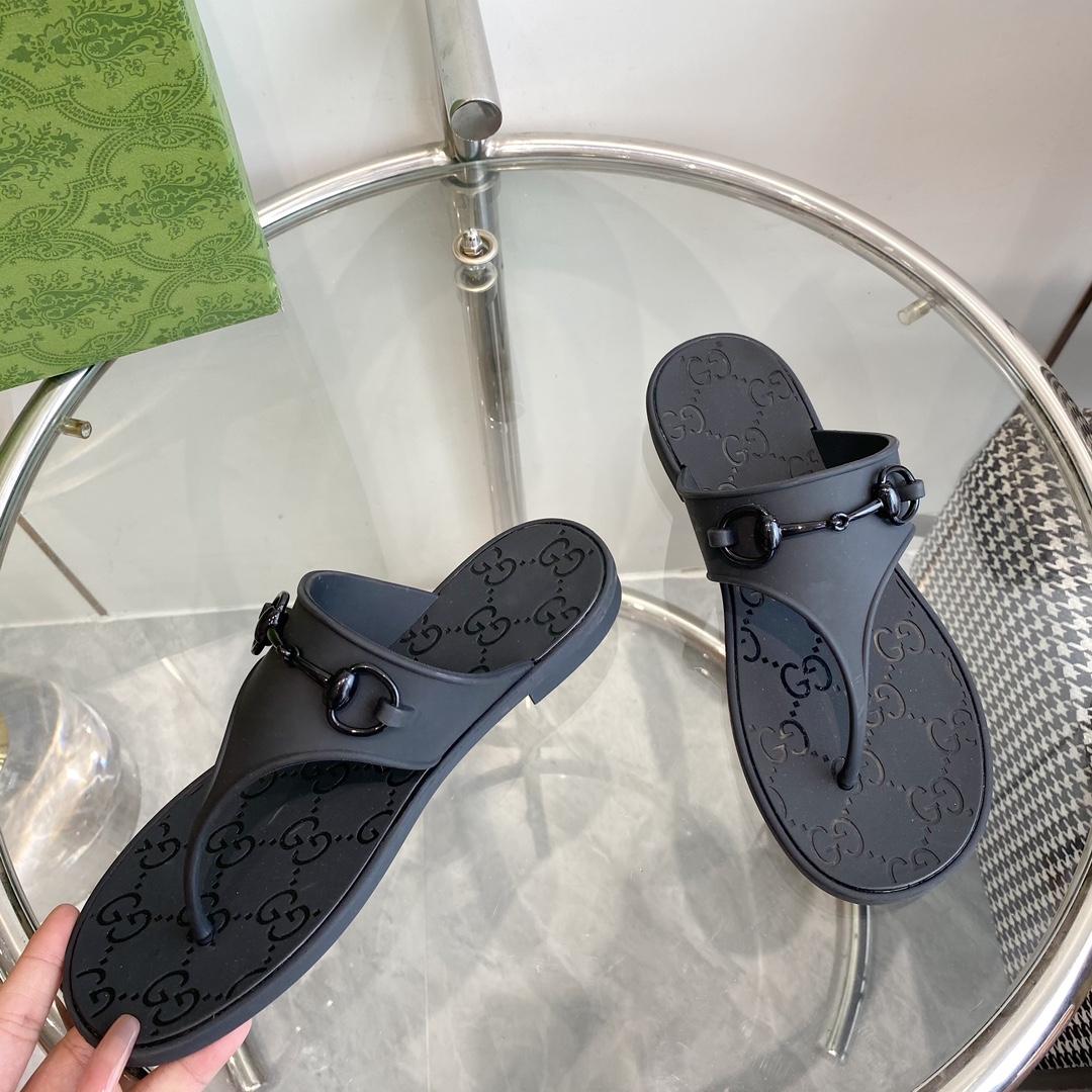 Gucci Women's Thong Sandal With Horsebit  - PerfectKickZ